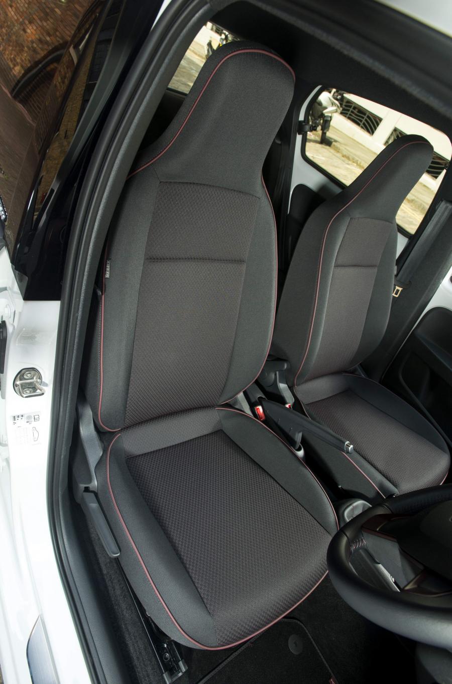 Интерьер Seat Mii by MANGO 5-Door 2016 года  (UK) (фото 8 из 30)